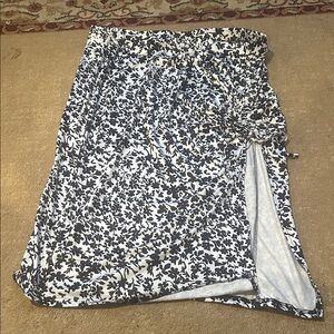 SHEIN Black and White Asymmetrical Floral Skirt